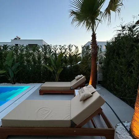 Nico's Hotel 3*