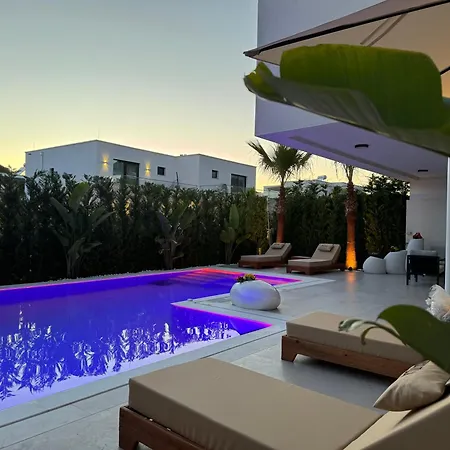Villa Nicos