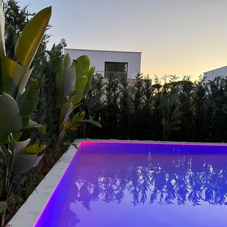 Nicos Villa *