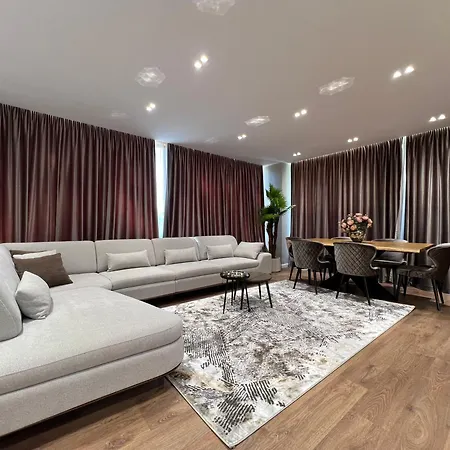 Nicos Villa