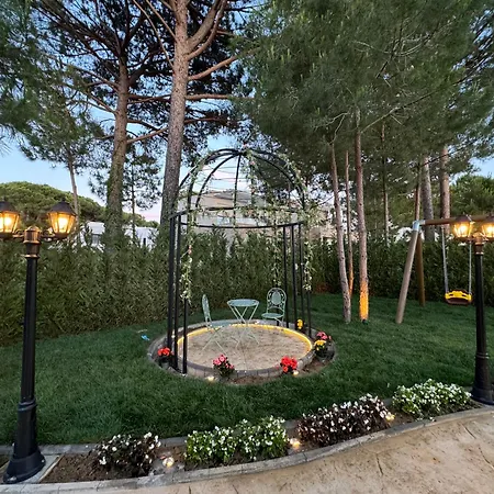 Nicos Villa