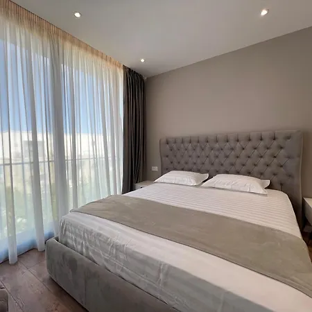 Nicos Villa *