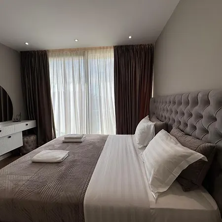Nicos Villa *