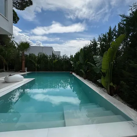 Nicos Villa *